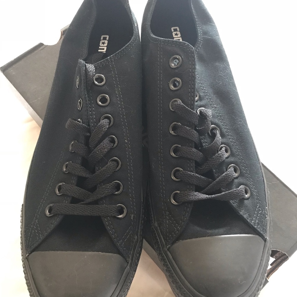 NEW BLK 10.5 MENS CONVERSE